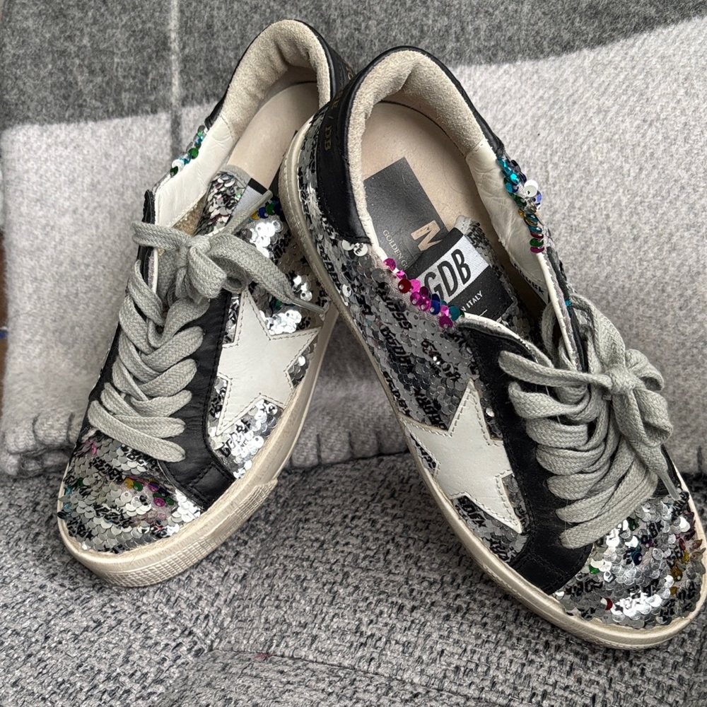 Golden Goose Women's Silver Sequin Star Sneakers with Black Accents - Picture 1 of 3
